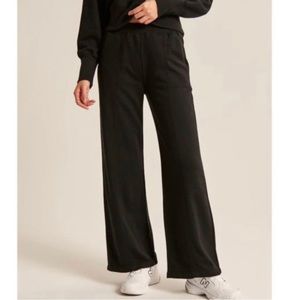 Abercrombie and Fitch wide leg sweatpants